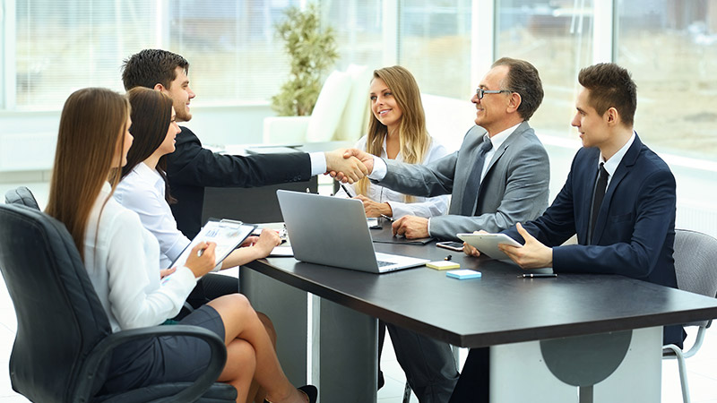 meeting-business-partners-in-a-modern-office